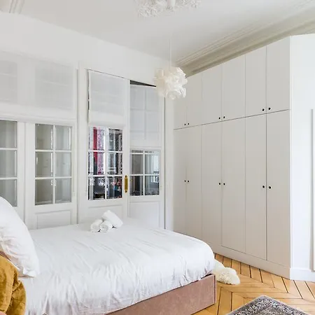 Veeve - Republique In Colour Apartment *